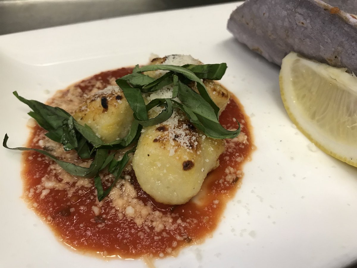 EveryonesLocal's tweet photo. Appetizer Trio 3️⃣ Pan Seared Gnocchi with Pomodoro Sauce, Fish Tacos - Crispy Basa, Pico De Gallo, Lime Cilantro Aioli, Thinly Sliced Prosciutto with Pickled Fennel and Crostini #weeklyadditions #local1794 #eatlocal #thedanny #appetizertrio #foodislife #foodie https://t.co/c7dbfvr4Ek