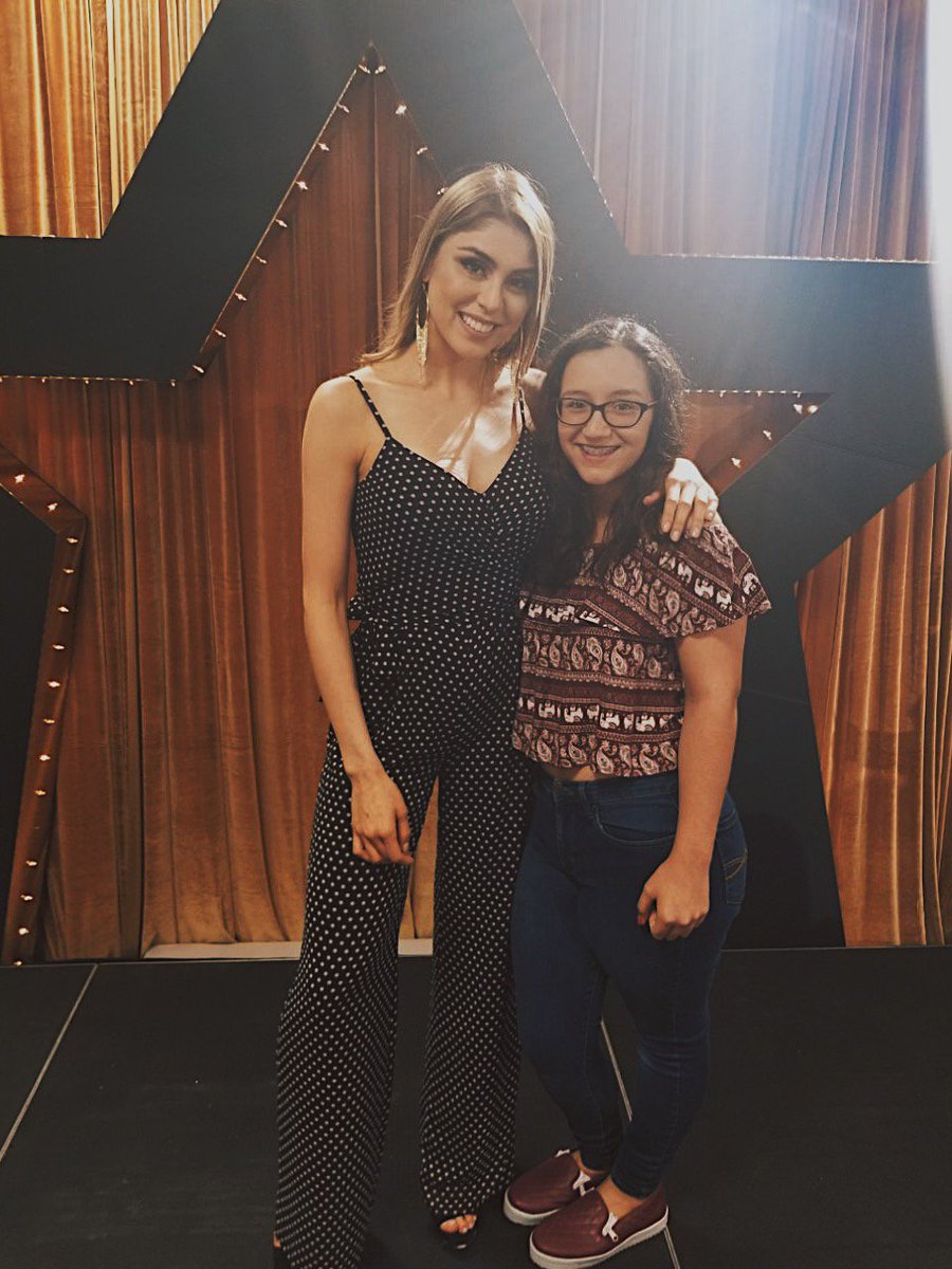 fabiola_floress's tweet photo. Tú eres puro AMORRR💖 @Paugalindo  #MacysProm https://t.co/37NQee9SeM