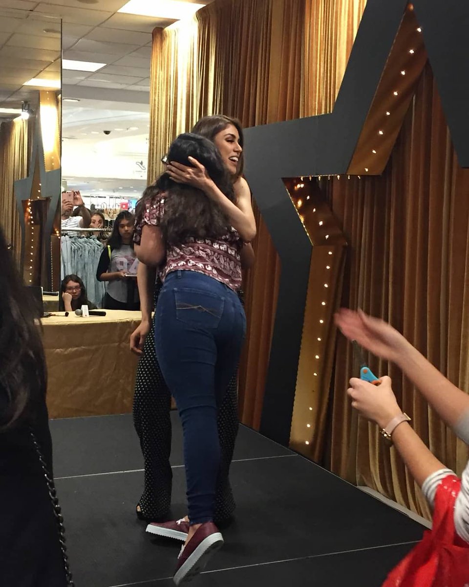 fabiola_floress's tweet photo. Tú eres puro AMORRR💖 @Paugalindo  #MacysProm https://t.co/37NQee9SeM