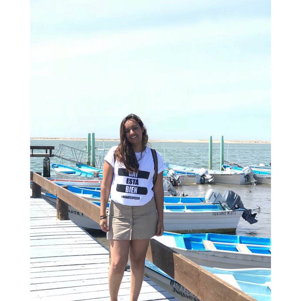 NoH8Speech's tweet photo. Esperamos que estén disfrutando las vacaciones 🌴☀️.  

Busca tus playeras con nosotros. Y síguenos en todas nuestras redes sociales. https://t.co/aXssRoA8C1