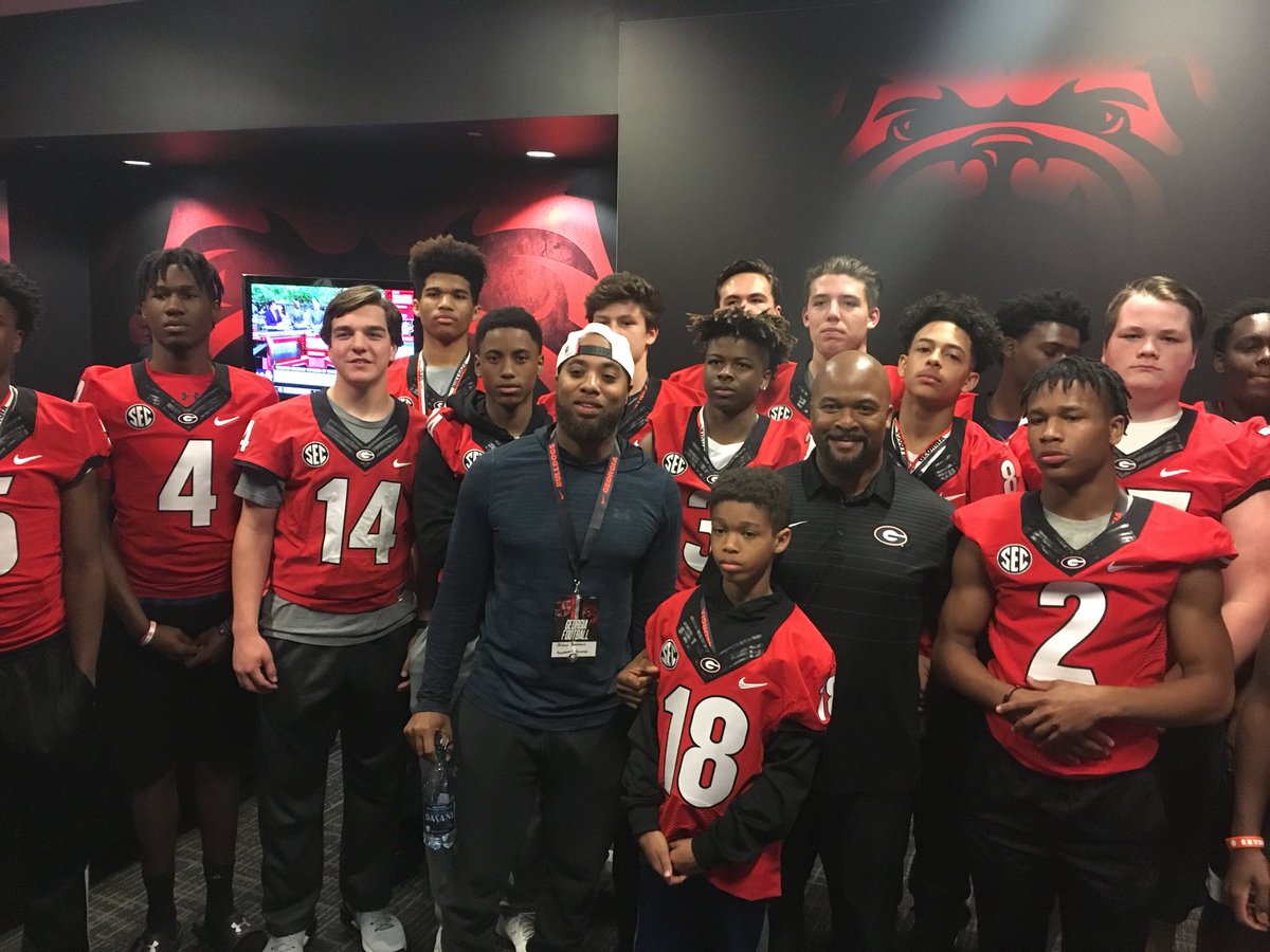 GunnerStockton's tweet photo. A big thanks to @Alex_B2C  for introducing me to @FootballUGA. @RabunFootball @CoachJayboShaw @CoachLeeShaw @BraxtonLeeHick1 @FBU_Team_GFL @jtbronco88 @tballardqbcoach @JakeThompson706 https://t.co/OFZAsTOPJg
