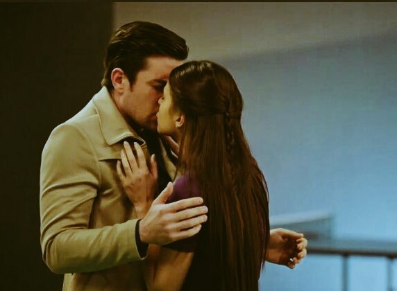 Şu kare daha doğrusu ilmek ilmek tüm kareler ❤

#cesaretinvarmı #YağHaz #ÇağlarErtuğrul #DenizBaysal