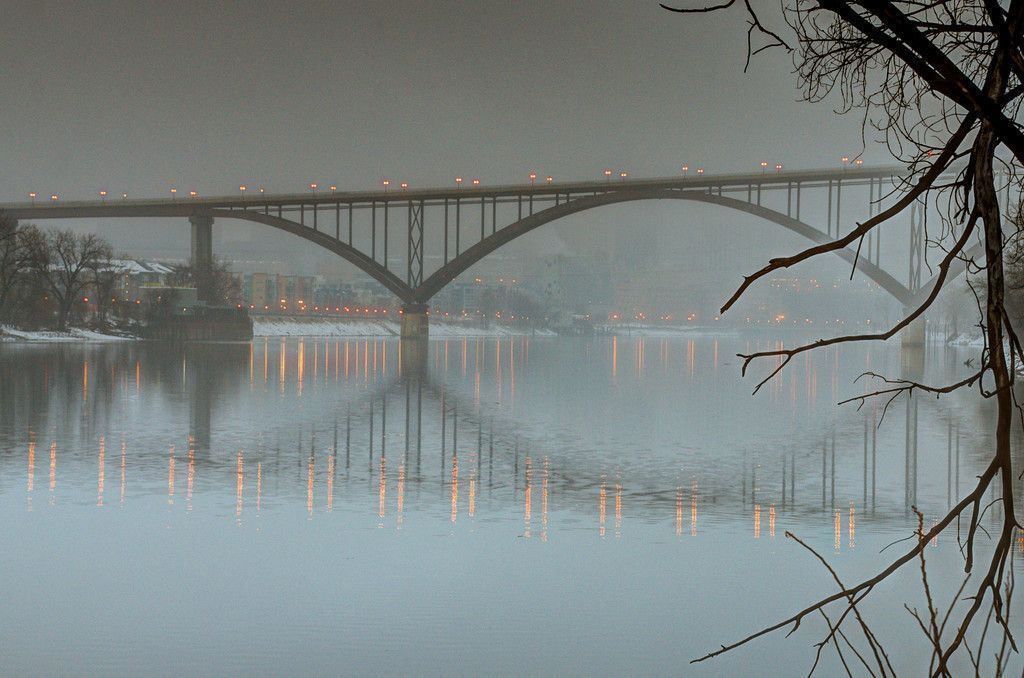 BestPixMN's tweet photo. Fog under the high bridge in St. Paul. https://t.co/4oldVaadyz