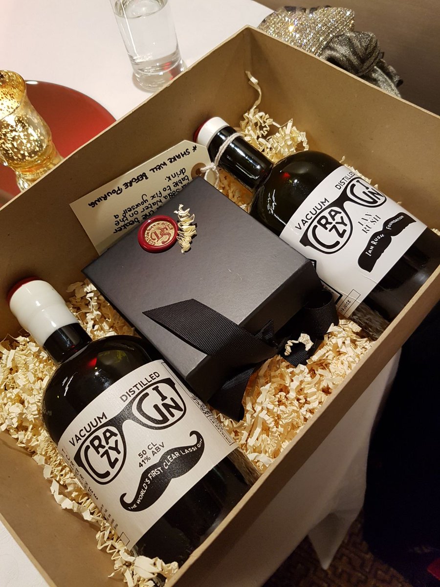 1crazysingh's tweet image. What a great honour to be asked to create cocktails for the legend @Ian_Rush9 on his #legendsofsport award 🙏 a truly amazing evening as @Ian_Rush9 is one of my all time legends 🤓🤘🏽 we even tweaked the label to make it a truly personalised bottle, thankyou @CarolAnthony_
🙏