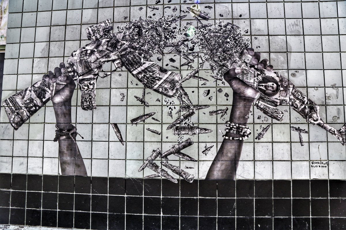 TokidokiNomad's tweet photo. #RalphZiman #afrika47 #streetart #venicebeach #california https://t.co/bU2f8nGkf1