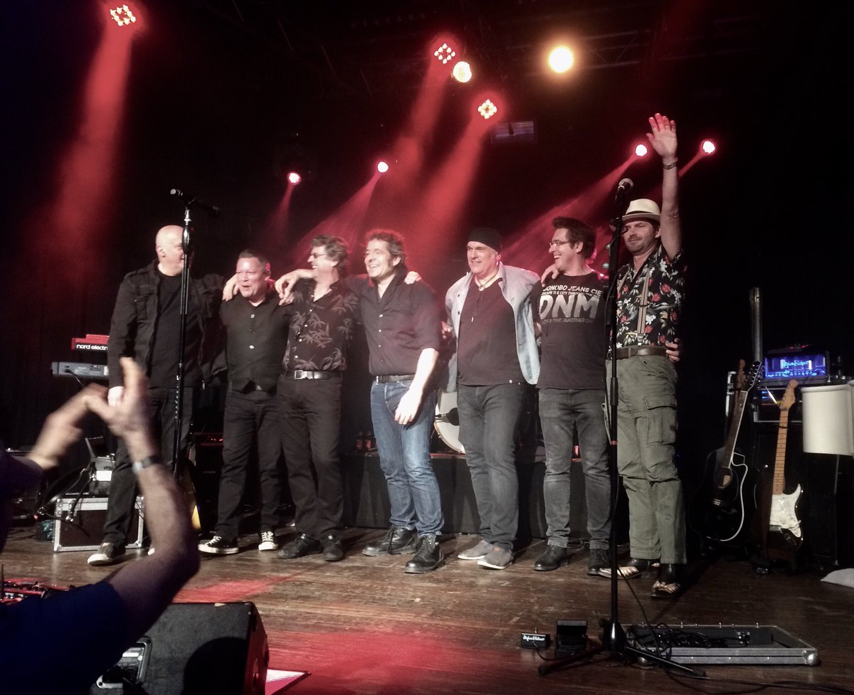 Keihard meezingen met <a href="/bruceband/">The Bruceband</a> <a href="/Manifesto_Hoorn/">Manifesto Hoorn</a>  #hoorn #music #manifestohoorn