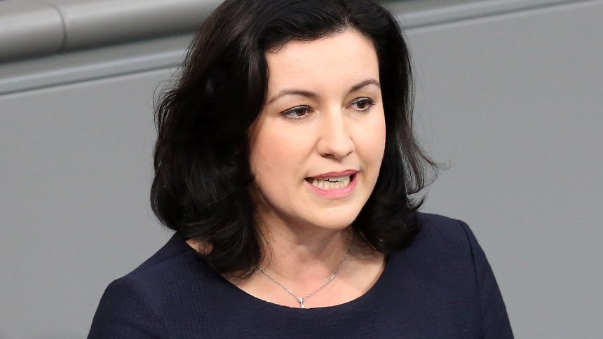 derspiegel's tweet photo. Staatsministerin Bär: "Wir wollen Digital-Weltmeister werden" https://t.co/EZaGEEz0bf https://t.co/AZhADhj0eh
