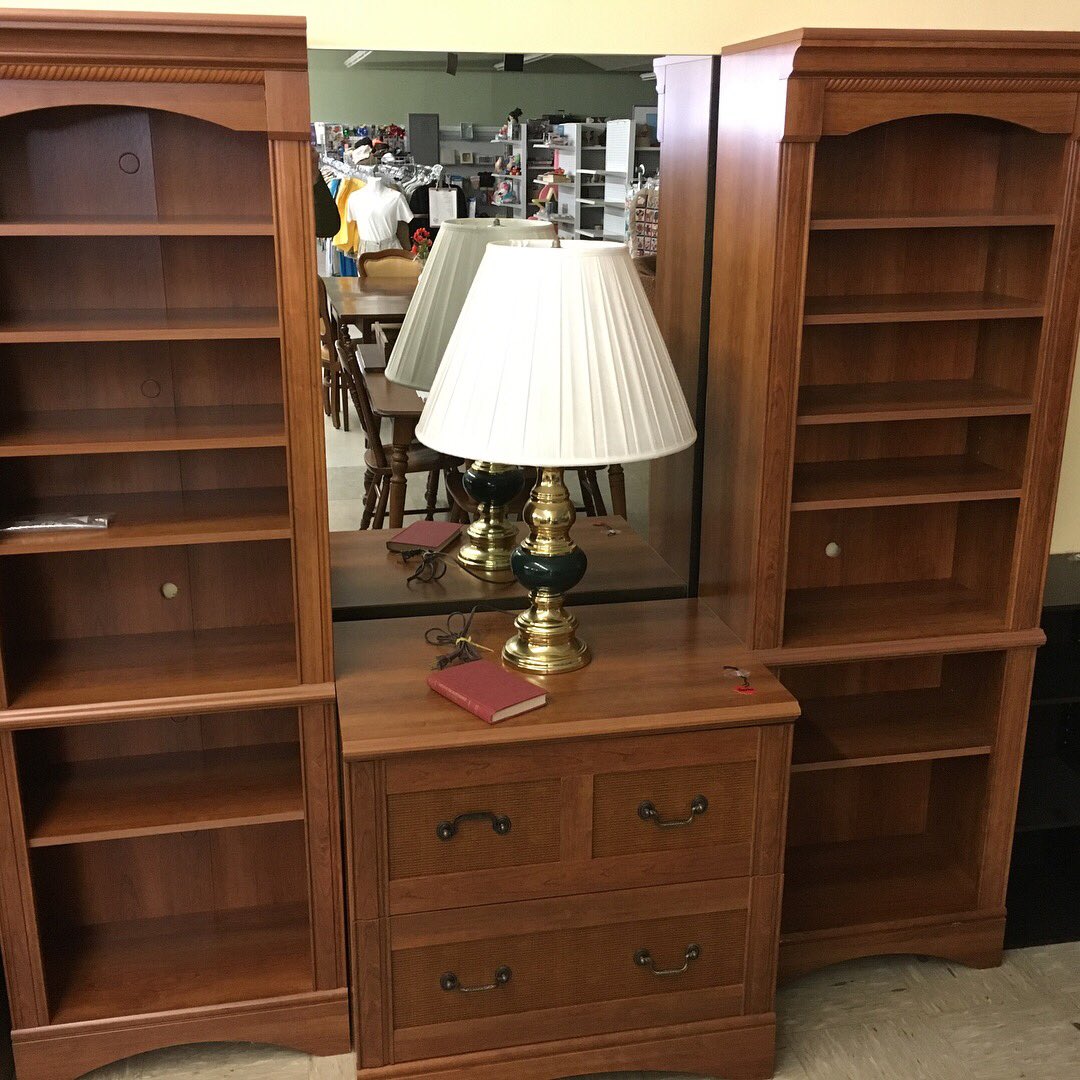 LoveINC_SAW's tweet photo. New arrivals at A Gathering Place- the Love INC Thrift Shoppe (no prices avail). We open at 10am Monday! Hurry in! #Bargains #YouFundTransformation https://t.co/GAZxYoXzTU