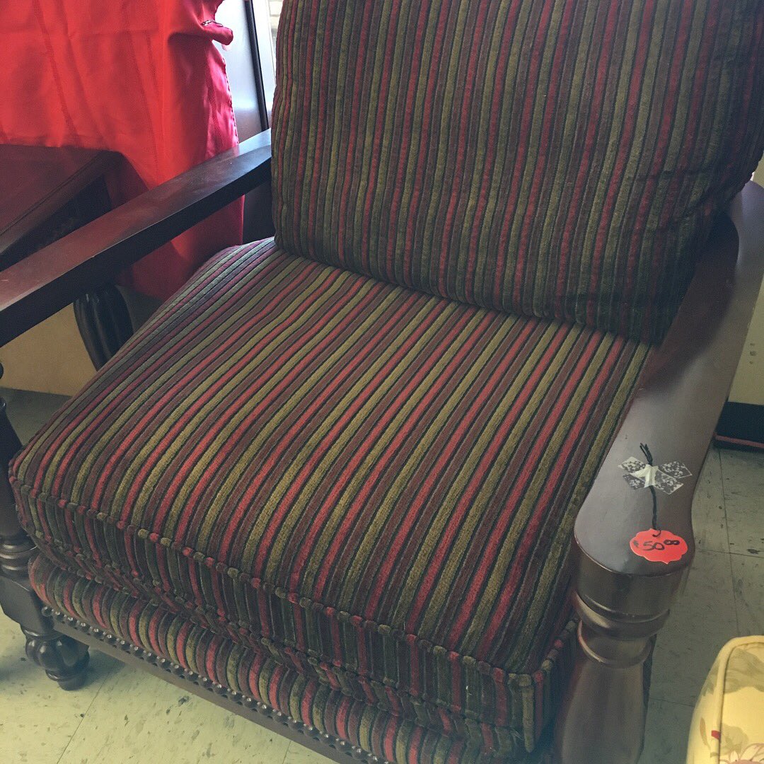 LoveINC_SAW's tweet photo. New arrivals at A Gathering Place- the Love INC Thrift Shoppe (no prices avail). We open at 10am Monday! Hurry in! #Bargains #YouFundTransformation https://t.co/GAZxYoXzTU