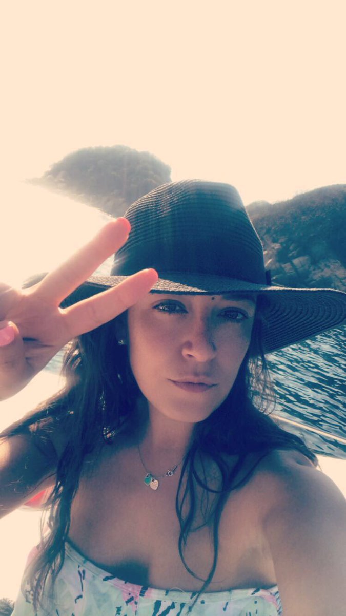 almitre's tweet photo. 🌴☀️🌊🛥✌🏼 https://t.co/q5LNTj8bi8