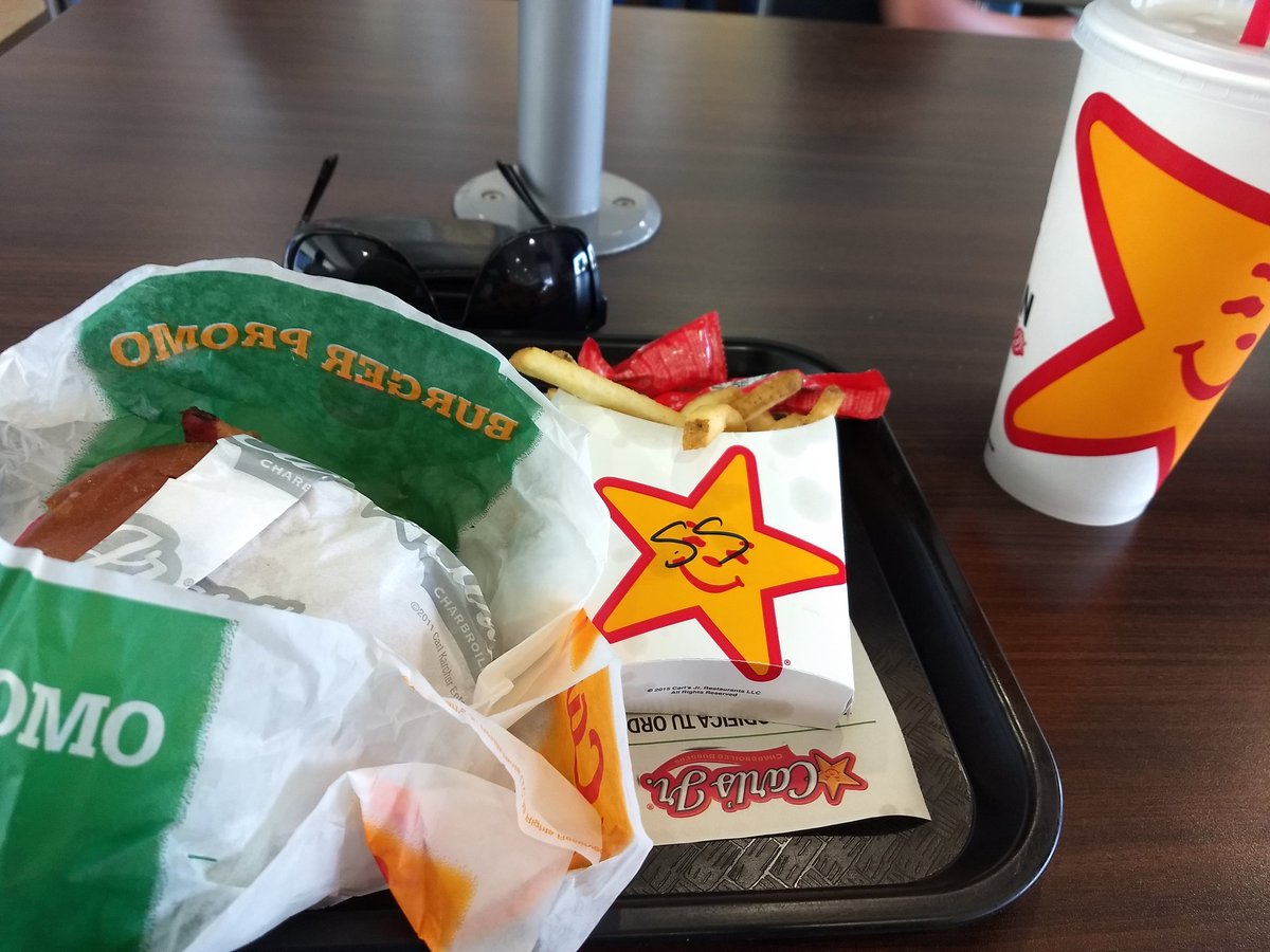 danielcabreraof's tweet photo. Me salvaste @CarlsJrMx todo plaza galerías estaba hasta la madre...!!! #superbacon https://t.co/Ok9OJEBzcL