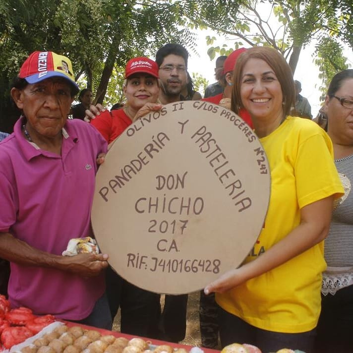 También estuve un rato en el Parque Metropolitano compartiendo y ayudando a los amigos de la panadería y pastelería Don Chicho, quienes ofrecieron al pueblo variedad de panes a precio justo. #NidiaLoreto #EnCuerpoYAlma #ValleDeLaPascua