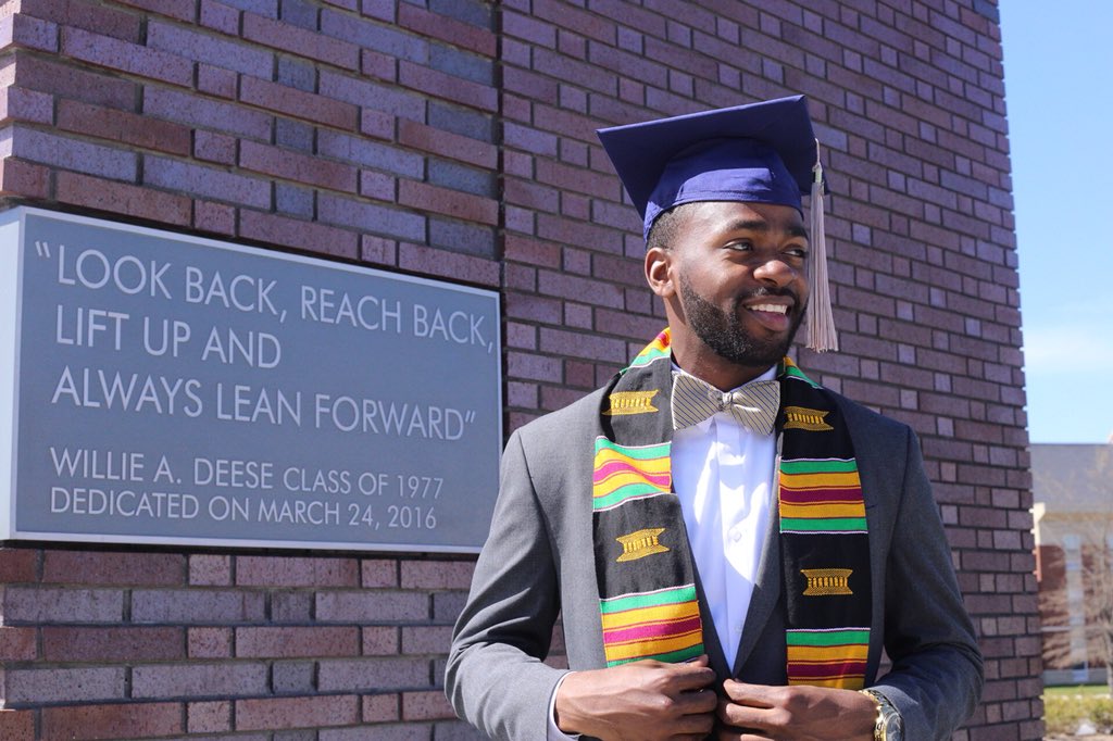 fly_lostme's tweet photo. God’s Plan 🎓 • #GradSzn #NCAT #MeetMeAtTheColiseum #May12th #NCAT18 https://t.co/X4N60lyllV