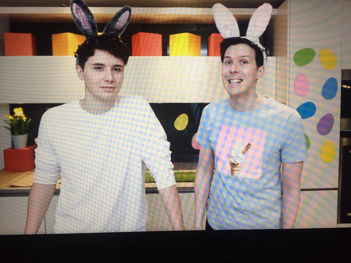 JayAich2's tweet photo. @AmazingPhil @danielhowell I’m watching this at 1:06AM, literally on Easter morning😝😂 https://t.co/aaApM3nDIR