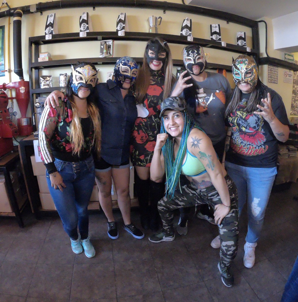 pleusports_of's tweet photo. Cafetería Don Giovanni se vistió de belleza y rudeza en la convivencia de las Amazonas del Ring!!! Metalica,Maligna,Diosa Quetzal y Skadi👊🏻 https://t.co/6WonNNY3P4