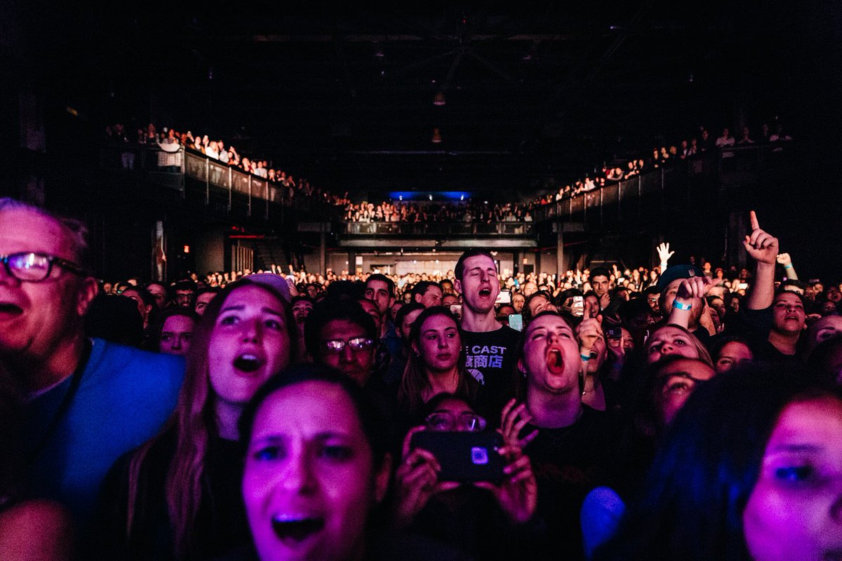 ChelsPineda's tweet photo. Dashboard Confessional (@dashboardmusic) || Brooklyn Steel, BK || Mar. 29, ‘18 https://t.co/CZoYVGhoCj