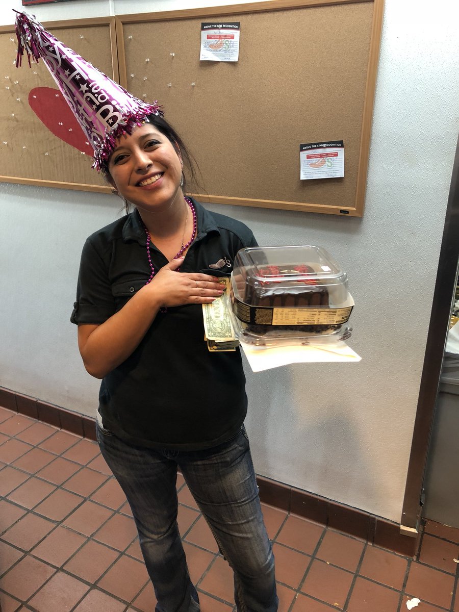 BelgardCody's tweet photo. #chilislove  we got Allie with a birthday today 21 again obviously!! Happy b-day Allie from all the chili heads @chilisKilgore https://t.co/gz3W0xZK96