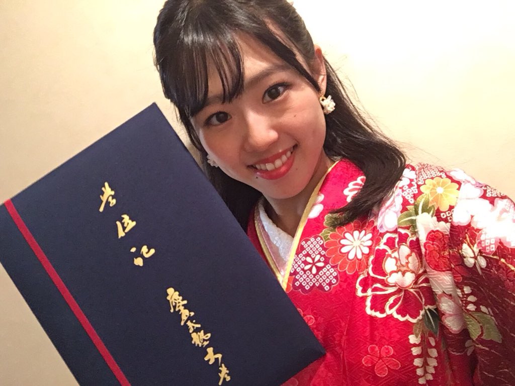 内山奈月 今日から新年度 気持ちを新たにがんばりますっ ご報告が遅くなってしまったのですが 無事に大学卒業できました 学生生活あっという間だったなぁ たくさんの方に支えていただいた おかげです 本当にありがとうございました