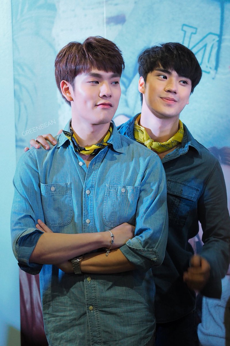 OreoCocoCrunch's tweet photo. เพื่อนกันครับแม่ แมนๆ เตะบอลครับ 😁
@CTR2DAB @Tee_Jaruji 
#SBfive 
#พี่เตอร์สินกํา #อะไรอะไรก็ตี๋ https://t.co/mfdXrzwmHr