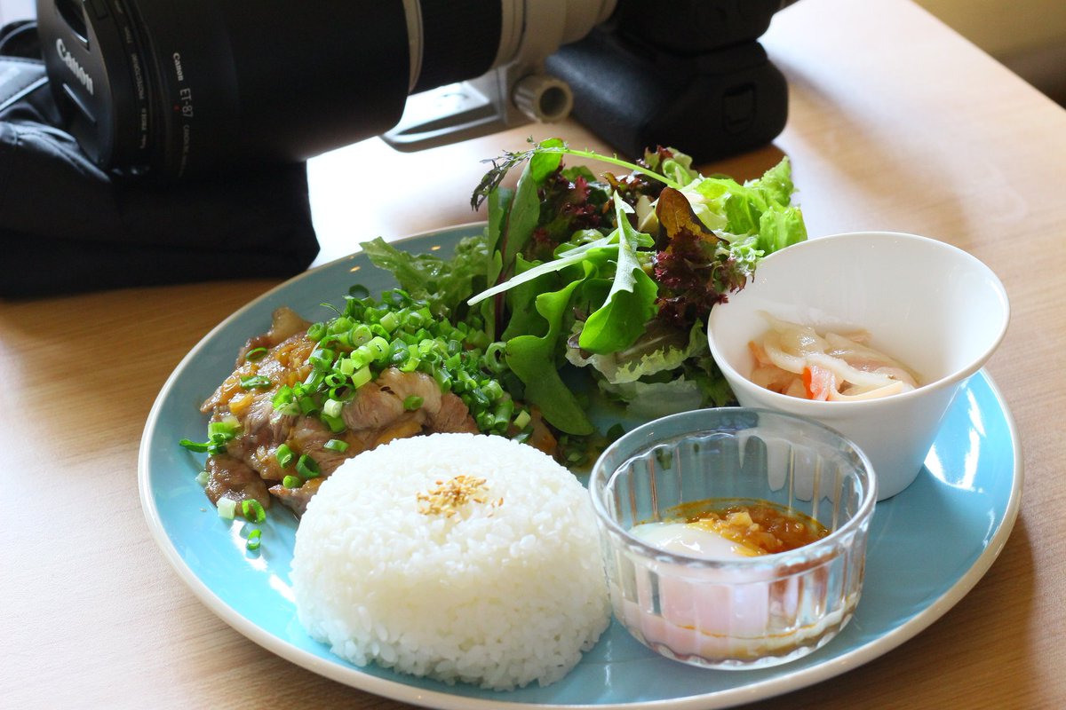 HiroshiZ0721's tweet image. カメラ店を兼ねたアンジュミニョンで昼食です

土.日限定
エスニックしょうが焼きプレートを頂きます

助川カメラURL ( camerashop.co.jp )

#アンジュミニョン 
#LaunchIt 
#日立市