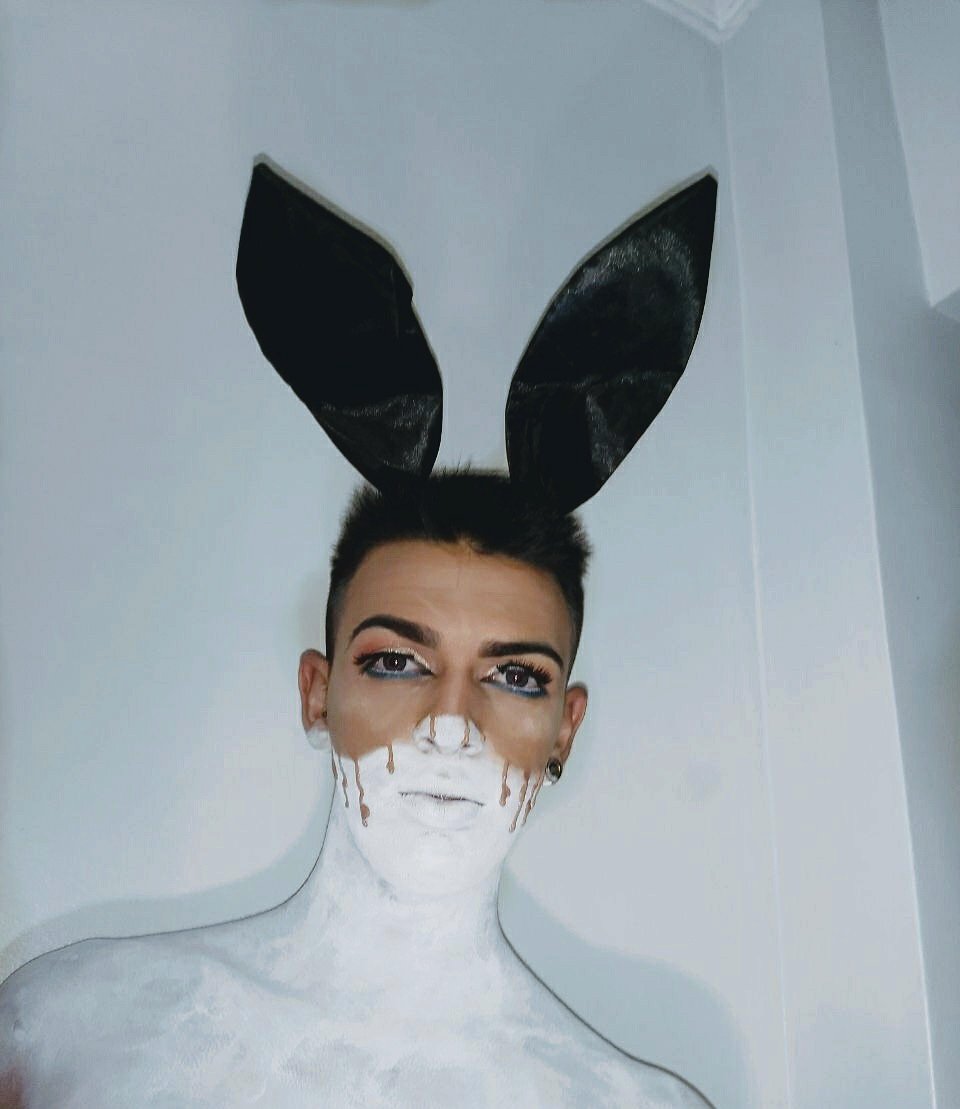 yuferrari's tweet photo. Good Easter 🐰✨
Makeup by: @yuferrari
#makeup #make #makeartistica #conceptart #conceitual #maquiadores #poramor #paixaodecristo #pascoa #makeforever #kardashian https://t.co/zwcdARXg5b