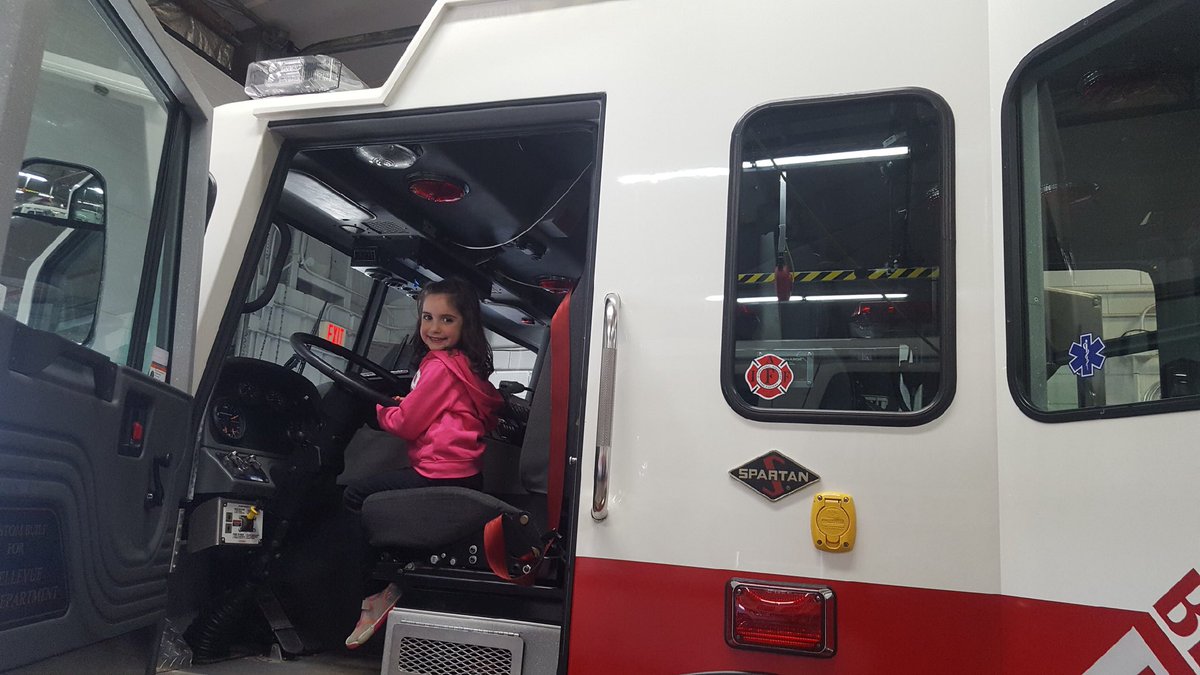PanagopoulosFam's tweet photo. Visiting our uncle at the fire station today! @MissBin103 https://t.co/b25cIIHVMK