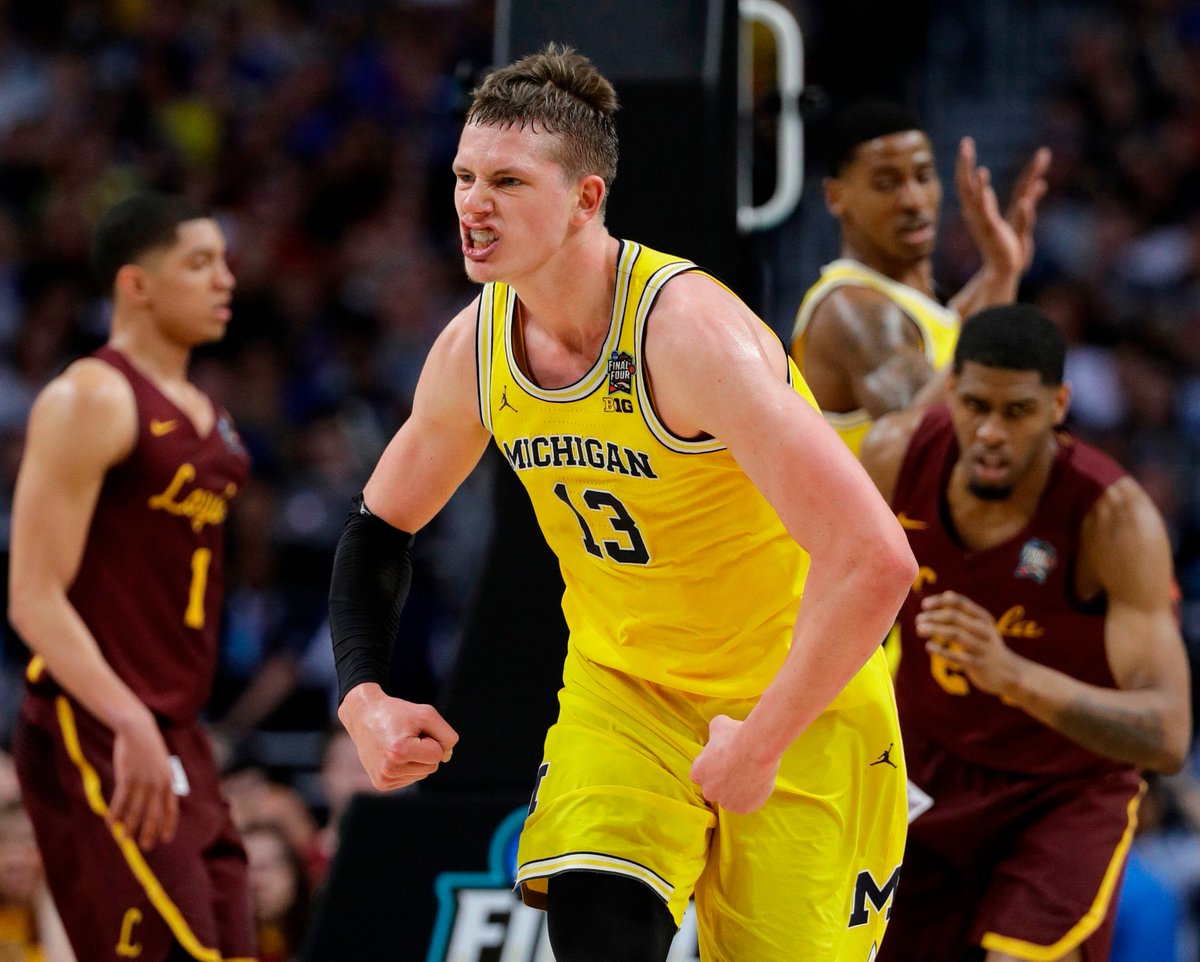 ESPNInsights's tweet photo. In leading the Wolverines to victory, Moritz Wagner became the 3rd player in the last 40 years with at least 20 points and 15 rebounds in a National Semifinal game, joining Akeem Olajuwon (1983) and Larry Bird (1979). https://t.co/GQkzCN53gx