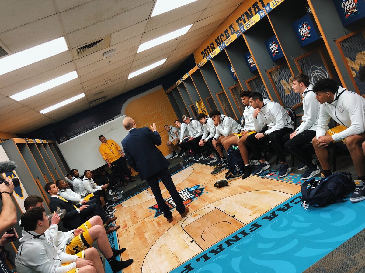 B1GMBBall's tweet image. No. 3 @umichbball head coach John Beilein now has 799 career victories, just one shy of reaching 800 in his career. #FinalFour #MarchMadness