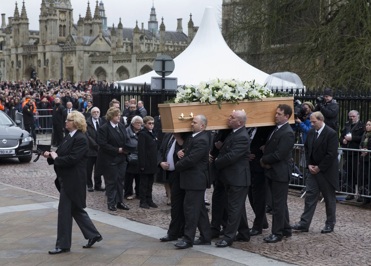 webnotitarde's tweet photo. Así despiden a Stephen Hawking en Cambridge
https://t.co/uRqXyI39Id
#Notitarde #Internacional #StephenHawking #StephenHawkingDEP #31Mar https://t.co/Oznwaf4A8v