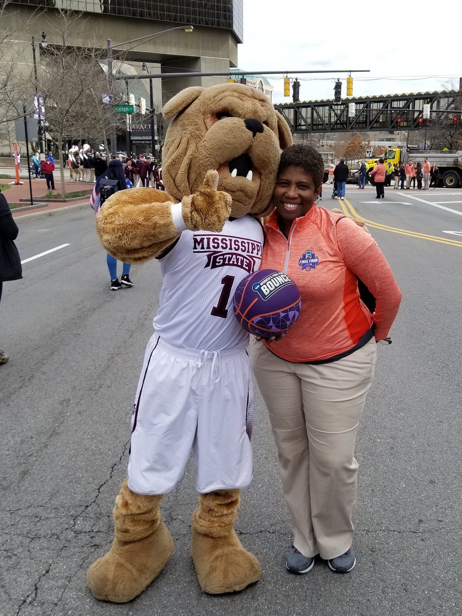 IAmKristianM_'s tweet photo. I may have picked a team to root for - I mean who can resist @BullyMSU π #WFinalFour #ncaaw #FourUS #GoFourItAll #sportsincbus https://t.co/1T3q5Ipzna