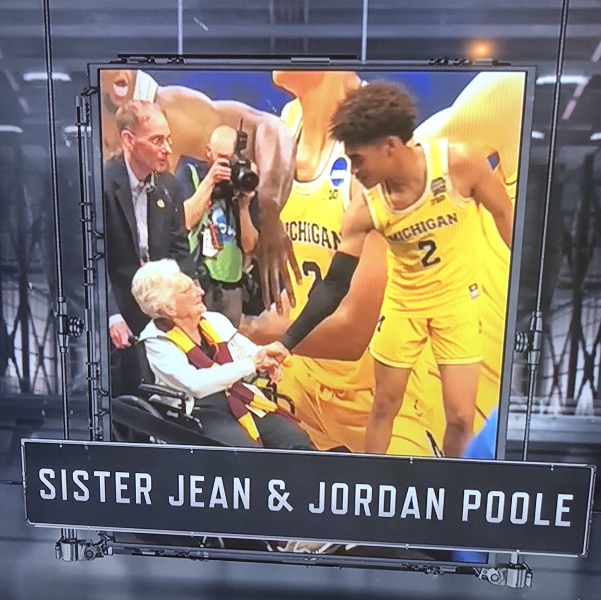 MVictors tweet media