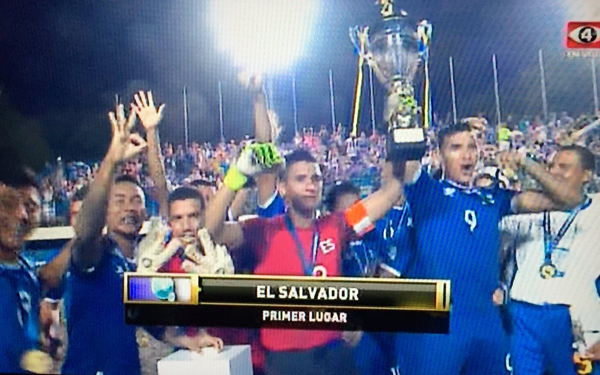 nirmofobia's tweet photo. Ahi.. Ahi.. ahi esta el campeón, ahi.. ahi.. ahi esta el campeón 🎶 🥇#SelectaPlayera #CopaUNCAF @SelectaPlayera @FernandoFiore https://t.co/oqFDGoxHH5