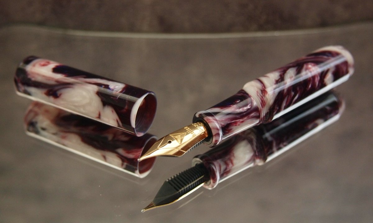 金ペン先シュクル万年筆 (オーダー作品より)