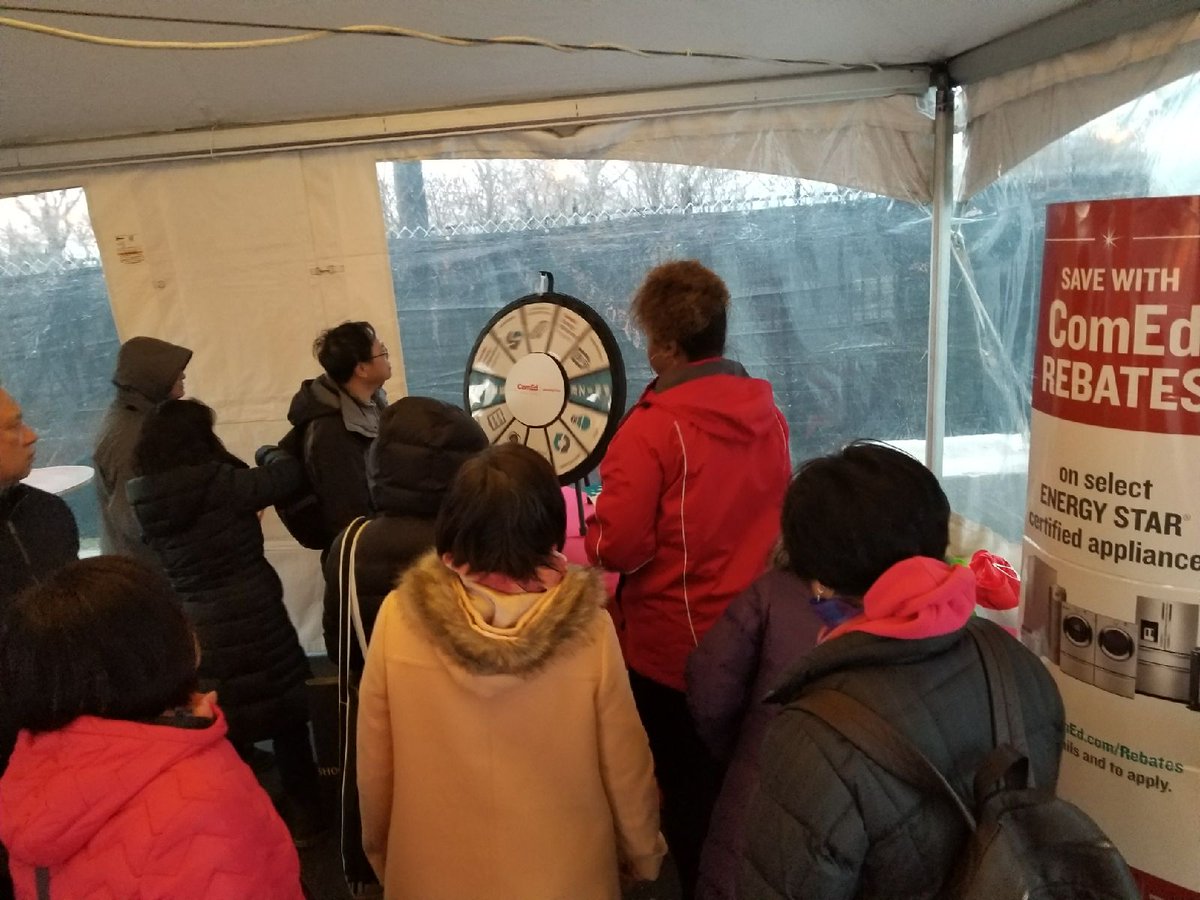 TweetFTStreet's tweet image. We're at #DragonLights Chicago Festival @SoldierField! The sun's down and the fun's about to start!! #StopBySayHi @ComEd table to #SpinNWheelTalk #ComEducateYourself #TweetFromTheStreet