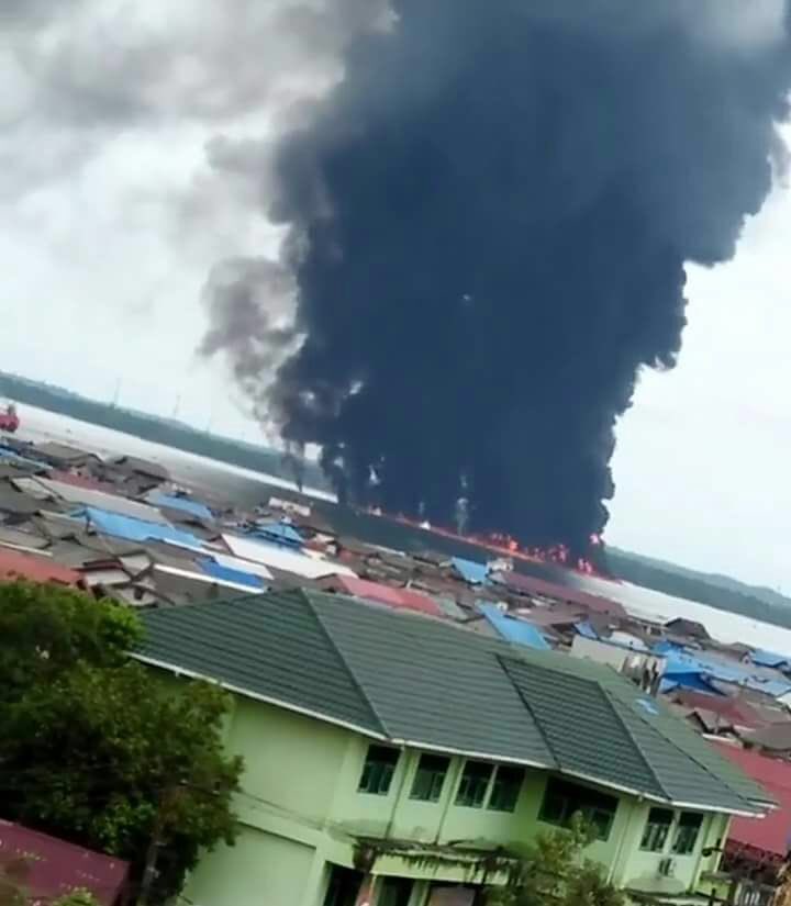 Huge fire in the Bay of Balikpapan. Oil tanker with diesel oil on fire. Right where I saw Irrawaddy dolphins a few weeks back...