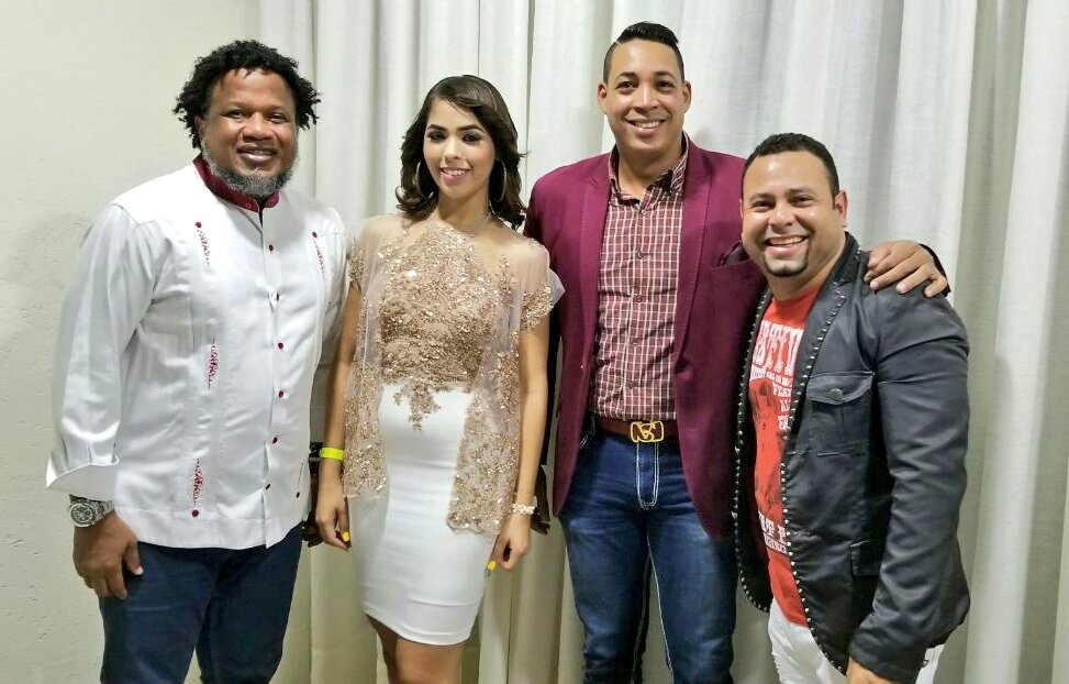 TurismoRD's tweet photo. Los animadores que estarán para celebrar nuestro primer aniversario: @aquilescorrea1, @Audrey_bremont, @JulioClemente y El Súper Pana #PuertoPlataEsAlegría #AniversarioAnfiteatroPP https://t.co/sCqpKtFbQk