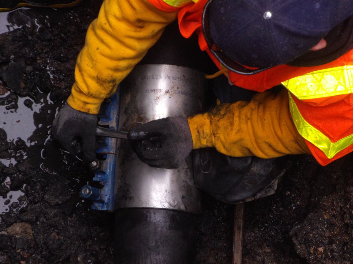 AMConstruction4's tweet image. Crew repairing a 1" water leak Emergency "Driven Tap was the cause from 1876"