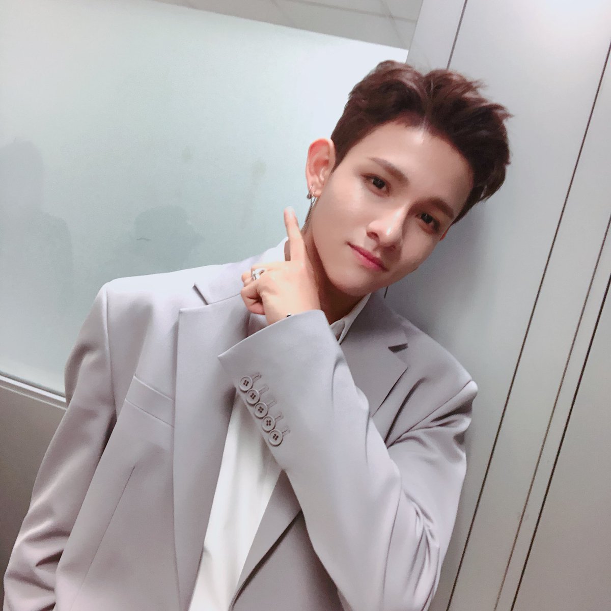 bravepunch_'s tweet photo. 180401 #인기가요 무대 완료!❤️
오늘도 함께해준 많은 가넷 여러분 감사해요! 덕분에 힘을 내서 무대 할 수 있었어요☺️ 
베트남 잘 다녀올테니까 조금만 기다려주세요 가넷💘😍 제 무대도 많이 기대해주세요!
#사무엘 #Samuel #가넷 #Garnet #ONE https://t.co/gzr0urZXlp