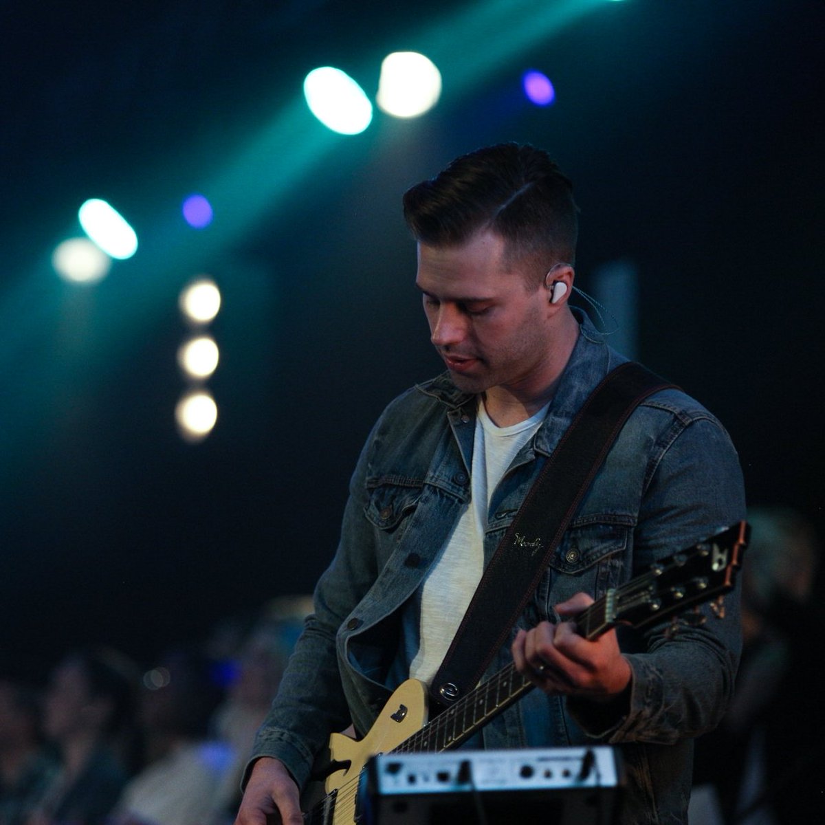 crosspoint_tv's tweet photo. Jesus didn’t come just to edit behavior, He came to transform hearts, and He did just that tonight! The best part? We get to witness Him do it again tomorrow!
Here’s what we’re singing together:
→Glorious Day
→Reckless Love
→King of my Heart
→Living Hope
-
#eastercp https://t.co/crmKuTUjry