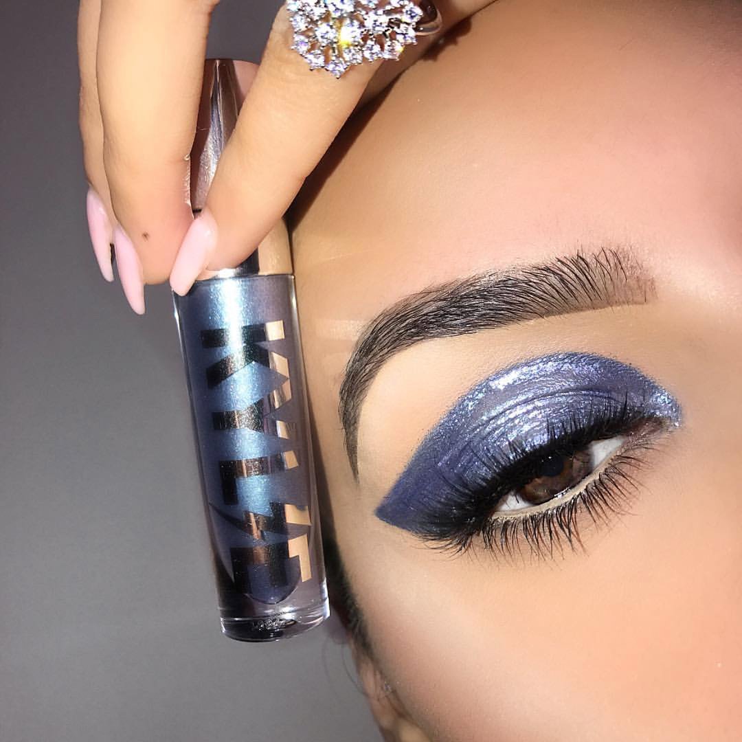 kyliecosmetics's tweet photo. 💙 Glitter Eyes 💙 Violet Moon on @makeupbybrooktiffany ✨ #weathercollection
https://t.co/Rcja0cSguK https://t.co/nnnZ9TjCaV