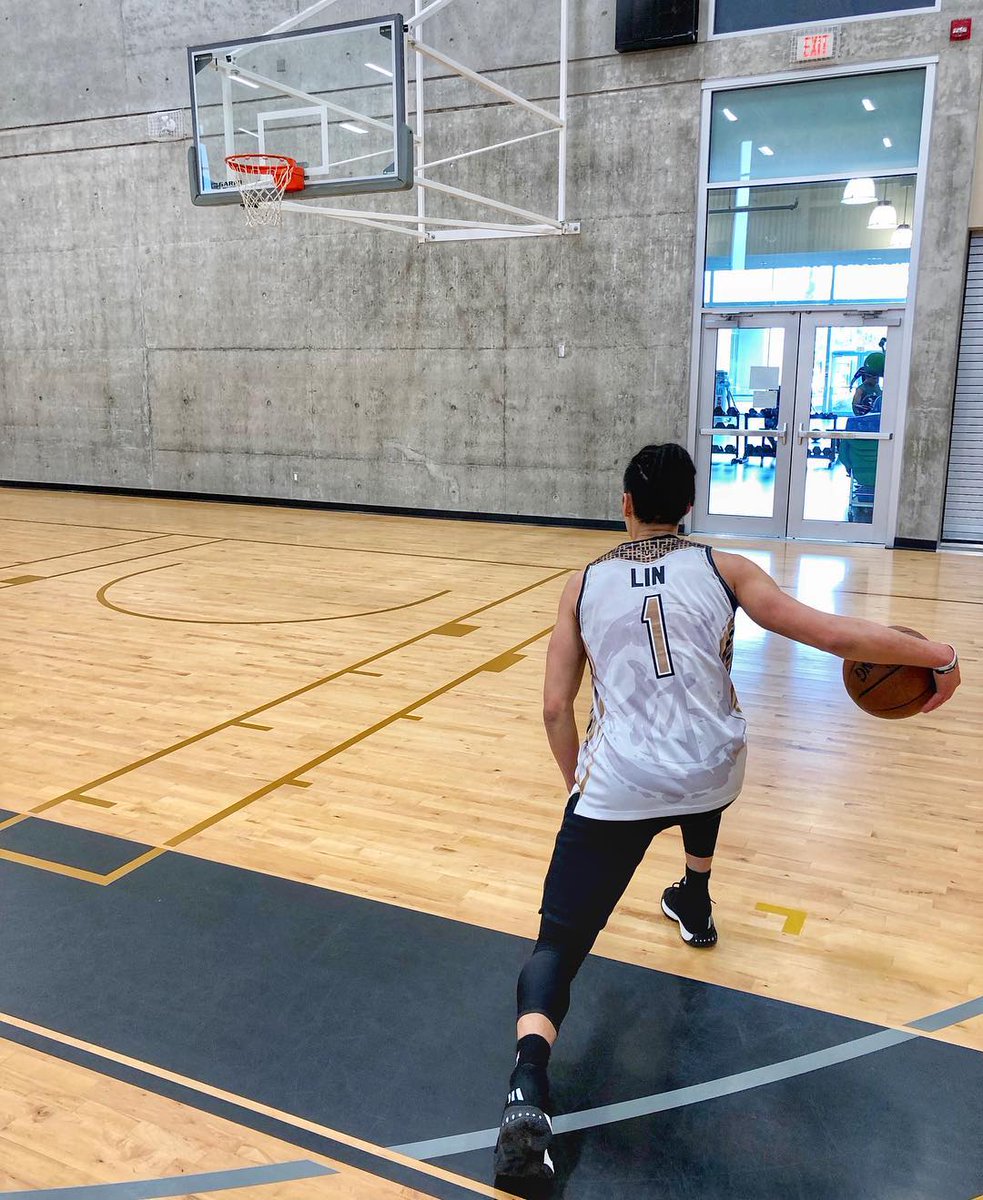 Loveforlife0323's tweet photo. @JLin7 (IG):Got my AM workout w lil bro @Joelinsta All-Star jersey!! Do your thing in the playoffs babylin Fubon Braves #3xallstar #proudbrother
https://t.co/B1DNo0sCp9 https://t.co/xijpfXipFG