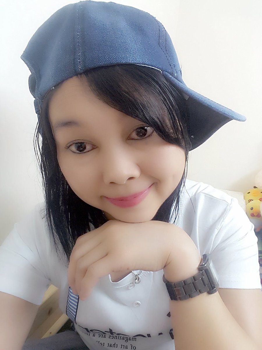 Hanya bs mengenangmu dlm kesendirian...jarak n wktu yg memisahkan tak tau bs brjumpa lagi apa tdk yg jelas aku bhagia dan damai saat ini...