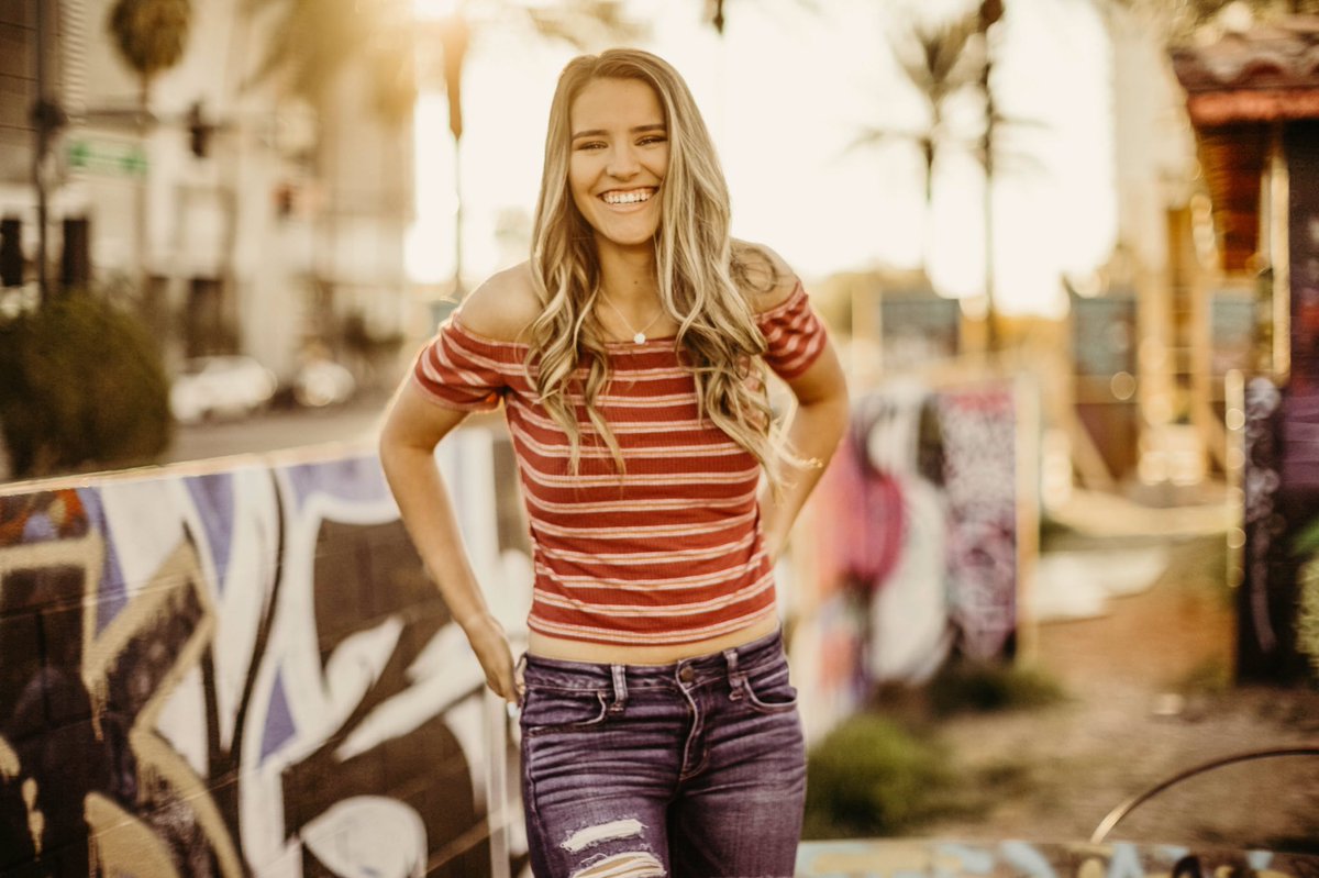 breauna_stott's tweet photo. senior pics round 1/6 done 😛 
📸 : @madibartonn https://t.co/W1OnZFyuMr