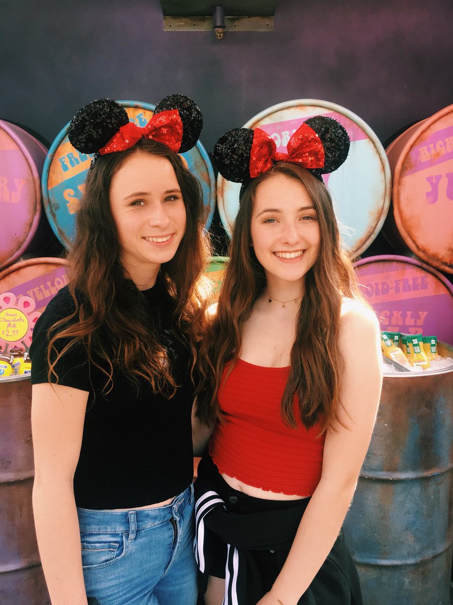 abbygreeno_'s tweet photo. disney 2018❤️ https://t.co/uPLuMuF8jz