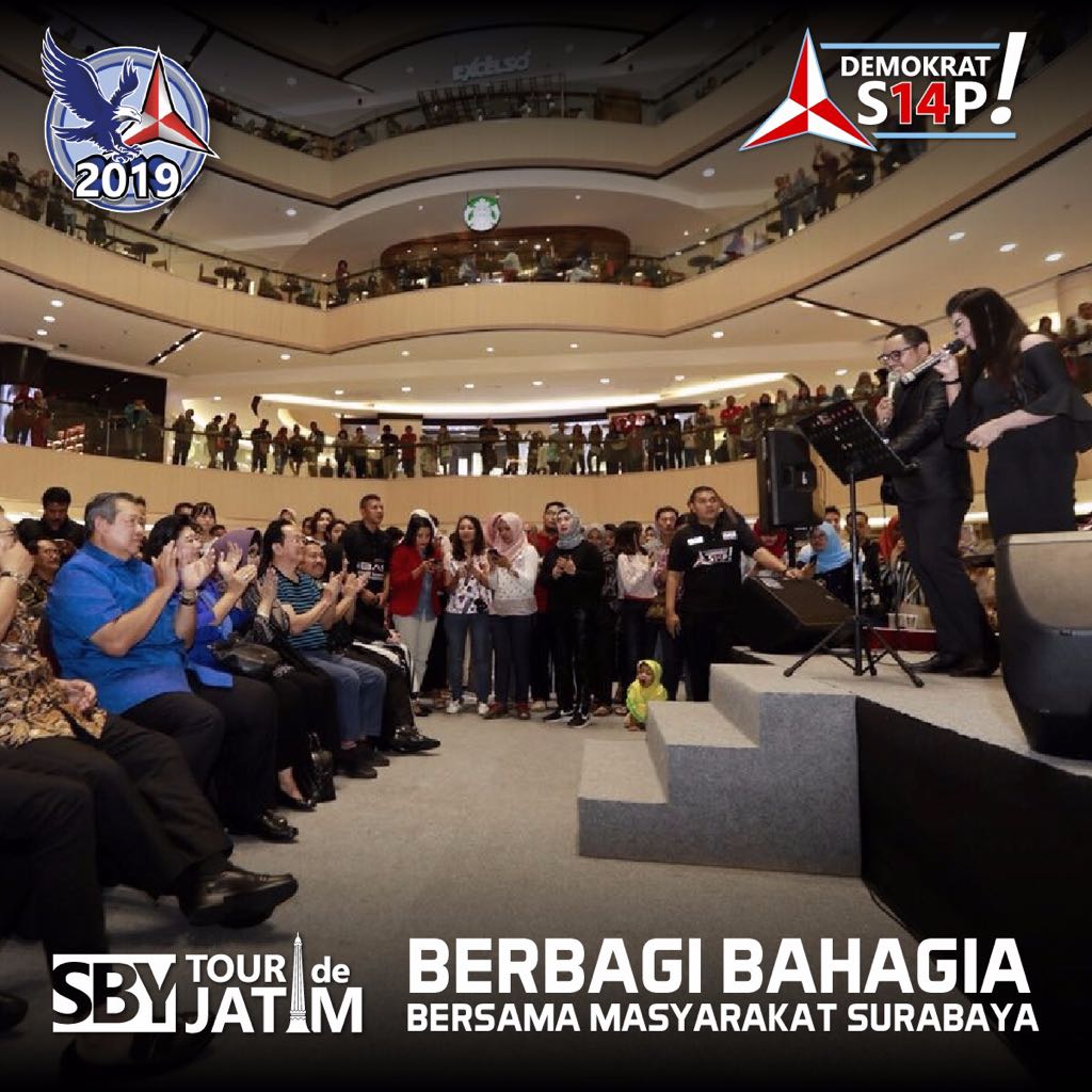 hincapandjaitan's tweet photo. Rangkaian #SBYTourDeJava sudah sampai di Surabaya Jatim, bersama Pakde Karwo beliau menyapa dan menyerap aspirasi masyarakat Jawa Timur. Ayooo masyarakat Jatim yg rindu beliau ikuti terus #SBYTourDeJatim https://t.co/x0M6sFs9uC