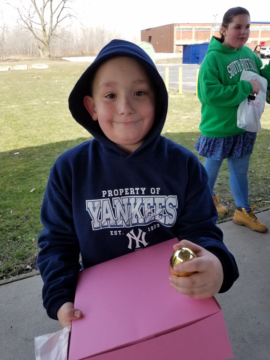 VCAssociation's tweet image. .@parkedgesweets thanks for the great chocolate bunny prizes for our Easter Egg Hunt today! The lucky kids who found the hidden "golden eggs" went home with your pink boxes!