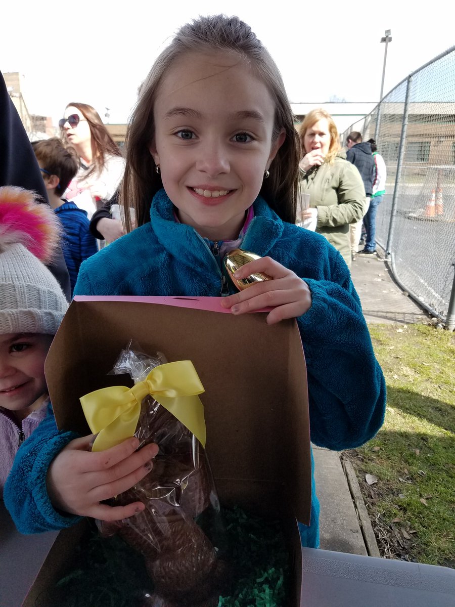 VCAssociation's tweet image. .@parkedgesweets thanks for the great chocolate bunny prizes for our Easter Egg Hunt today! The lucky kids who found the hidden "golden eggs" went home with your pink boxes!