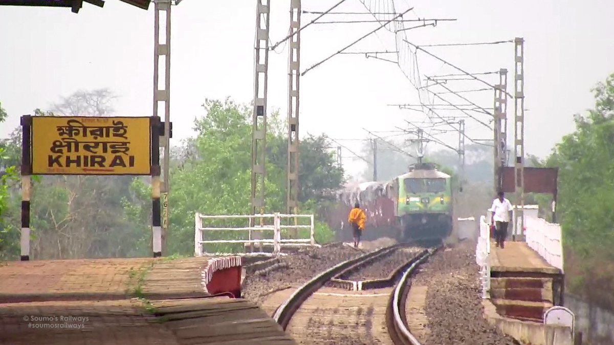 soumosrailways's tweet photo. Watch video: https://t.co/wfaDbIHKYR
Find a compilation of 2 #freighttrains hauled by India's #mostpowerful #locomotive - #WAG9 from #Bhilai (no.31039) & #Gomoh (no.31323)
© #soumosrailways
#IndianRailways #Railfanning #IRFCA #trainspotting #WAG9H
#cargotrain #malgari #freight https://t.co/QfAYZ170j3
