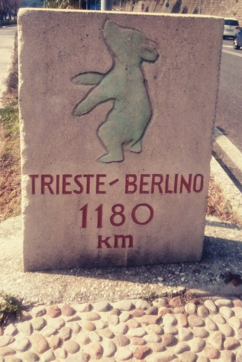 One week, 6 countries, almost 3000km. Twice I used a different currency, once showed my ID, the whole time no roaming. Merci #Europe!