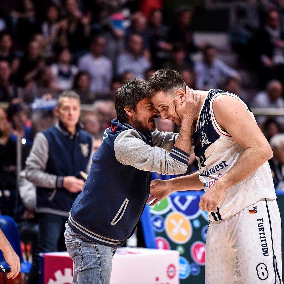 💪🏻🔵⚪️ <a href="/theoriginalpoz/">gianmarco pozzecco</a>